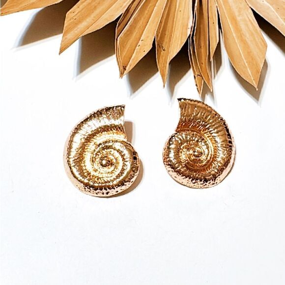 Seashell stud earrings M354 - Picture 3 of 5